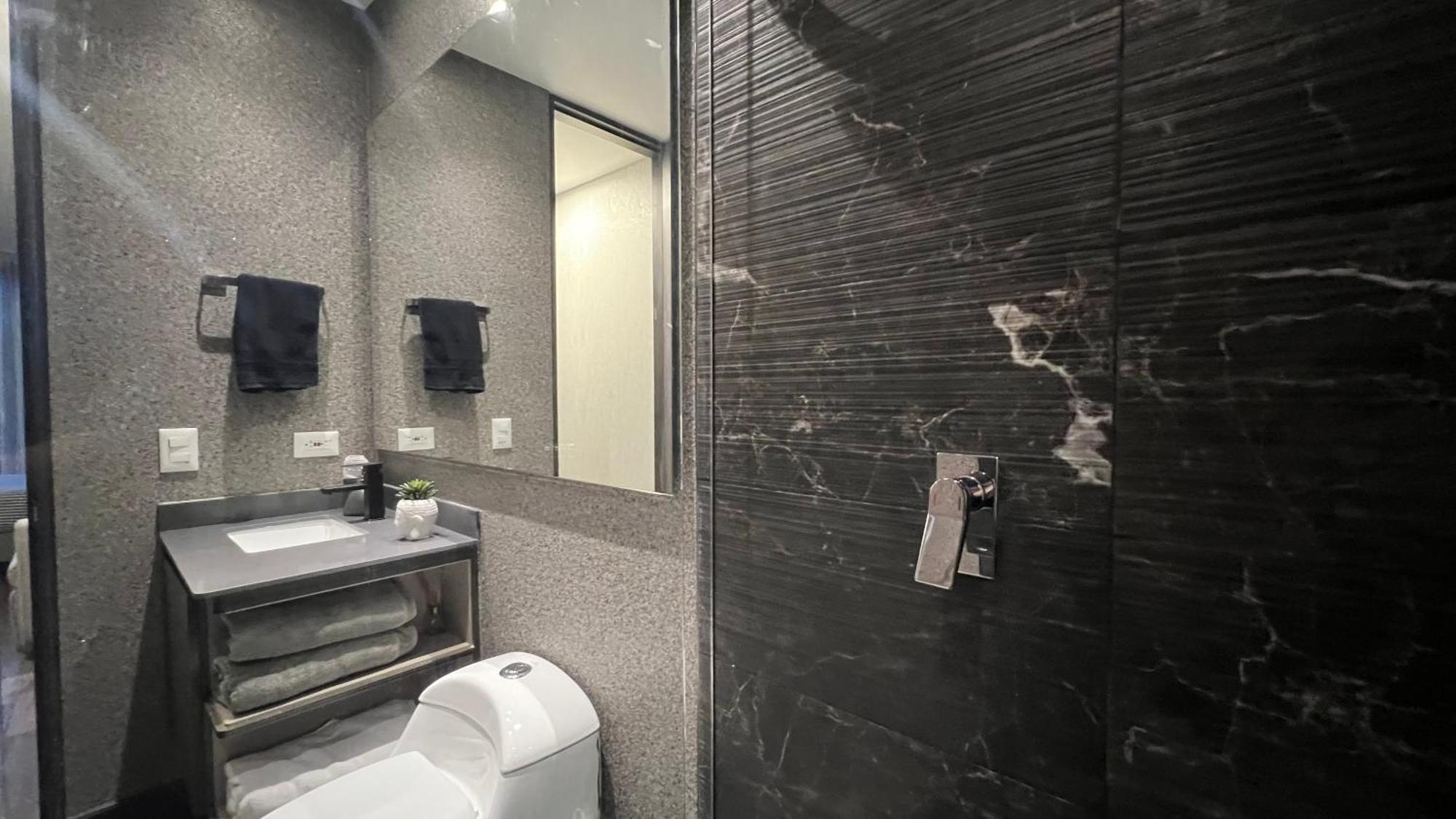 With Amenities, Coworking, Service, Gym Appartement